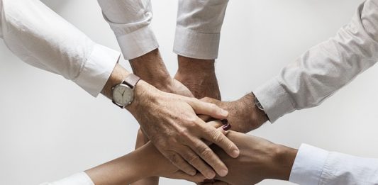 Como melhorar o trabalho em equipe Como melhorar o trabalho em equipe