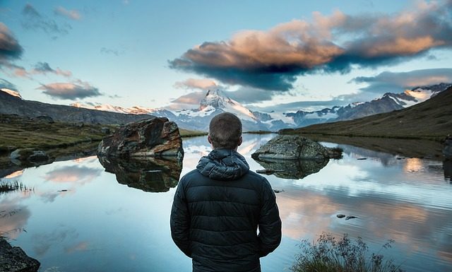 A vida é um GRANDE LAGO, tem margens que daqui você não vê, mas lá tem alguém esperando por você!