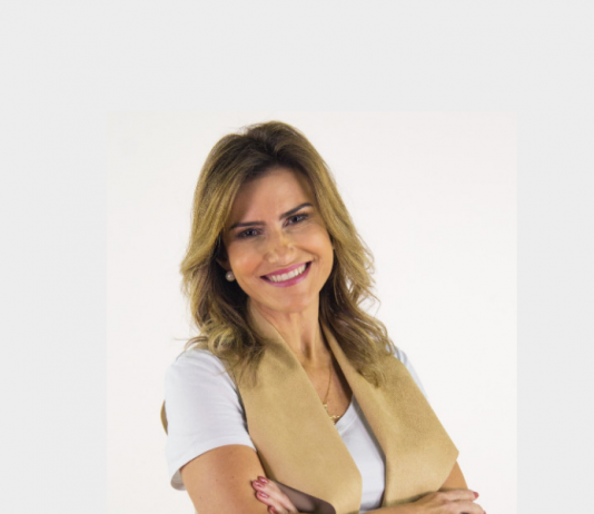 Camila Saraiva brilha nos palcos do Power Business