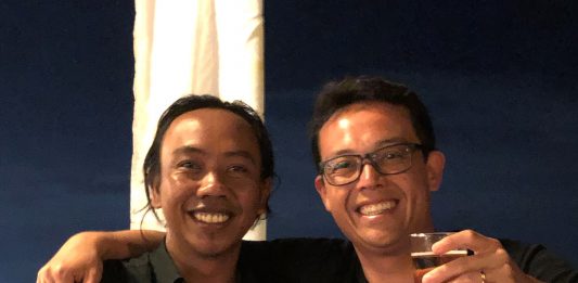dois homens