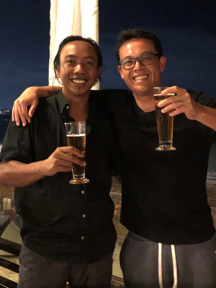 dois homens